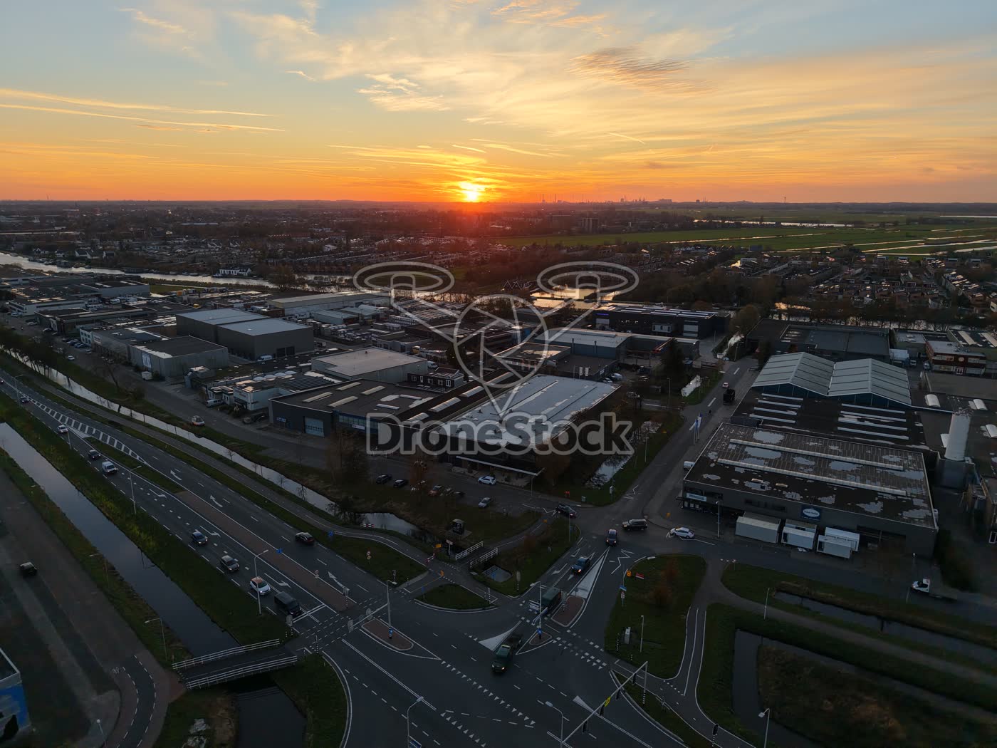 Bedrijventerrein Wormerveer bij zonsondergang