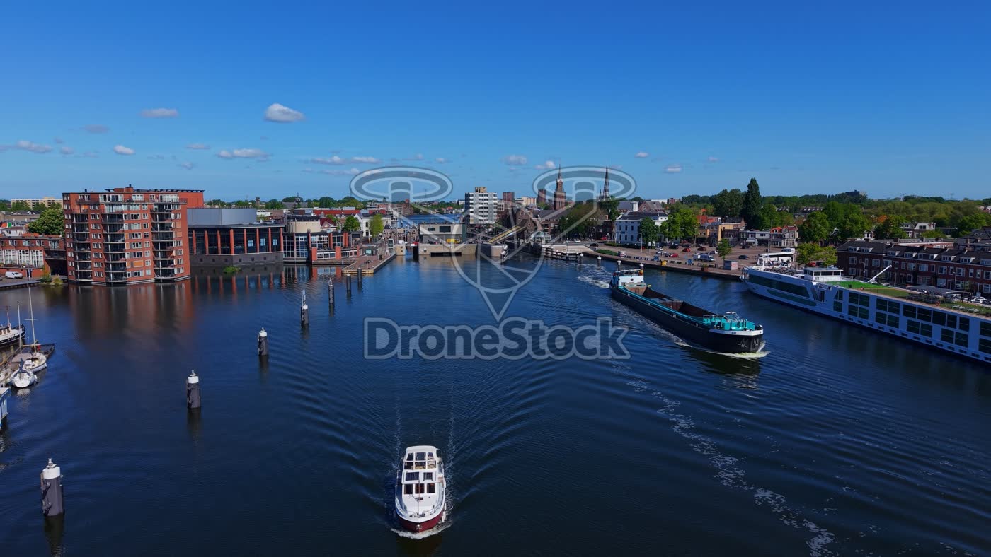 Zaan bij Zaandam met binnenvaart 2