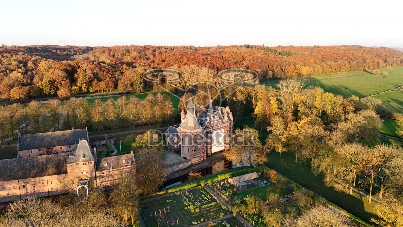 Kasteel Doorwerth in herfstbos