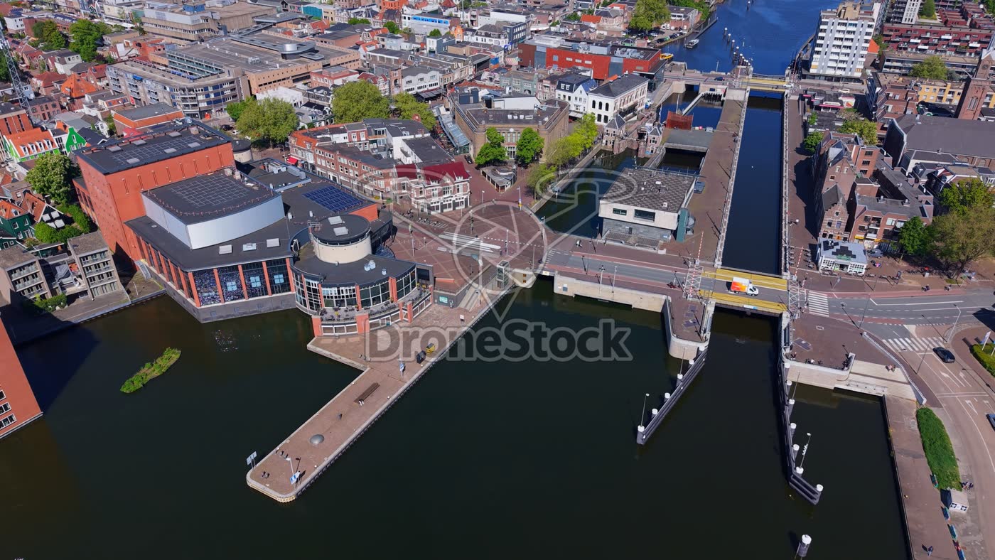 Wilhelminasluis en Zaantheater in centrum Zaandam 4