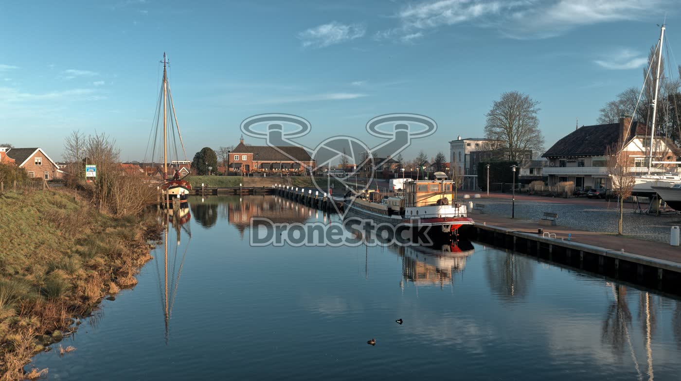 Binnenhaven Numansdorp met boten