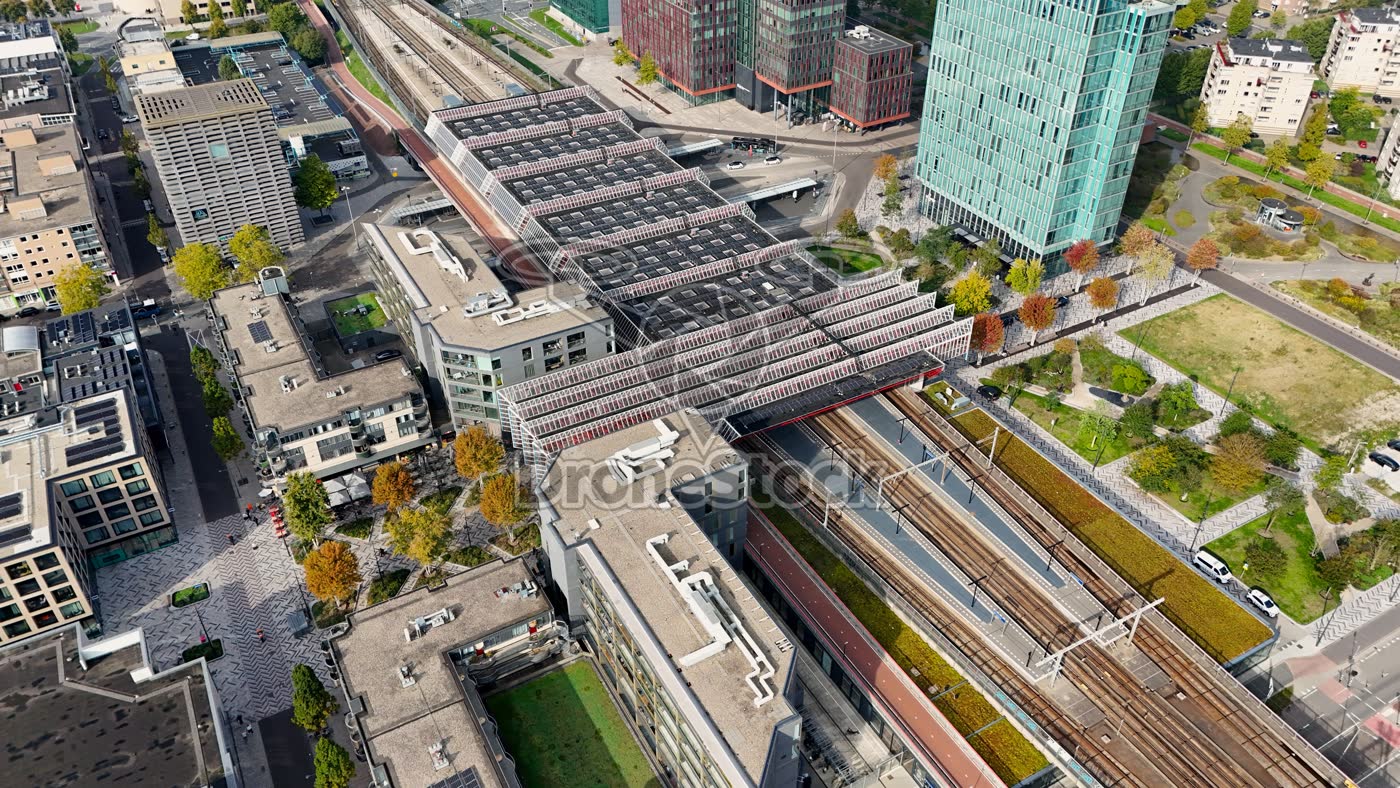 Station Almere Centrum perrons en overkapping