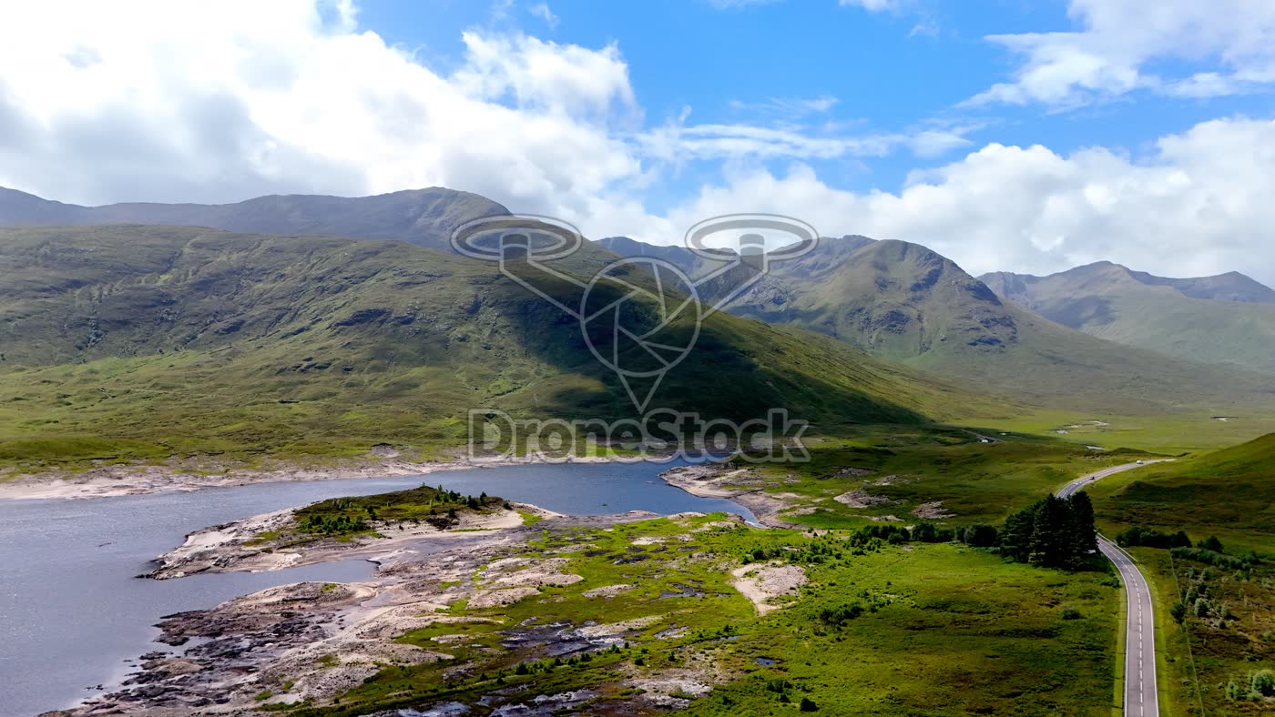 Loch Cluanie in Schotse Hooglanden