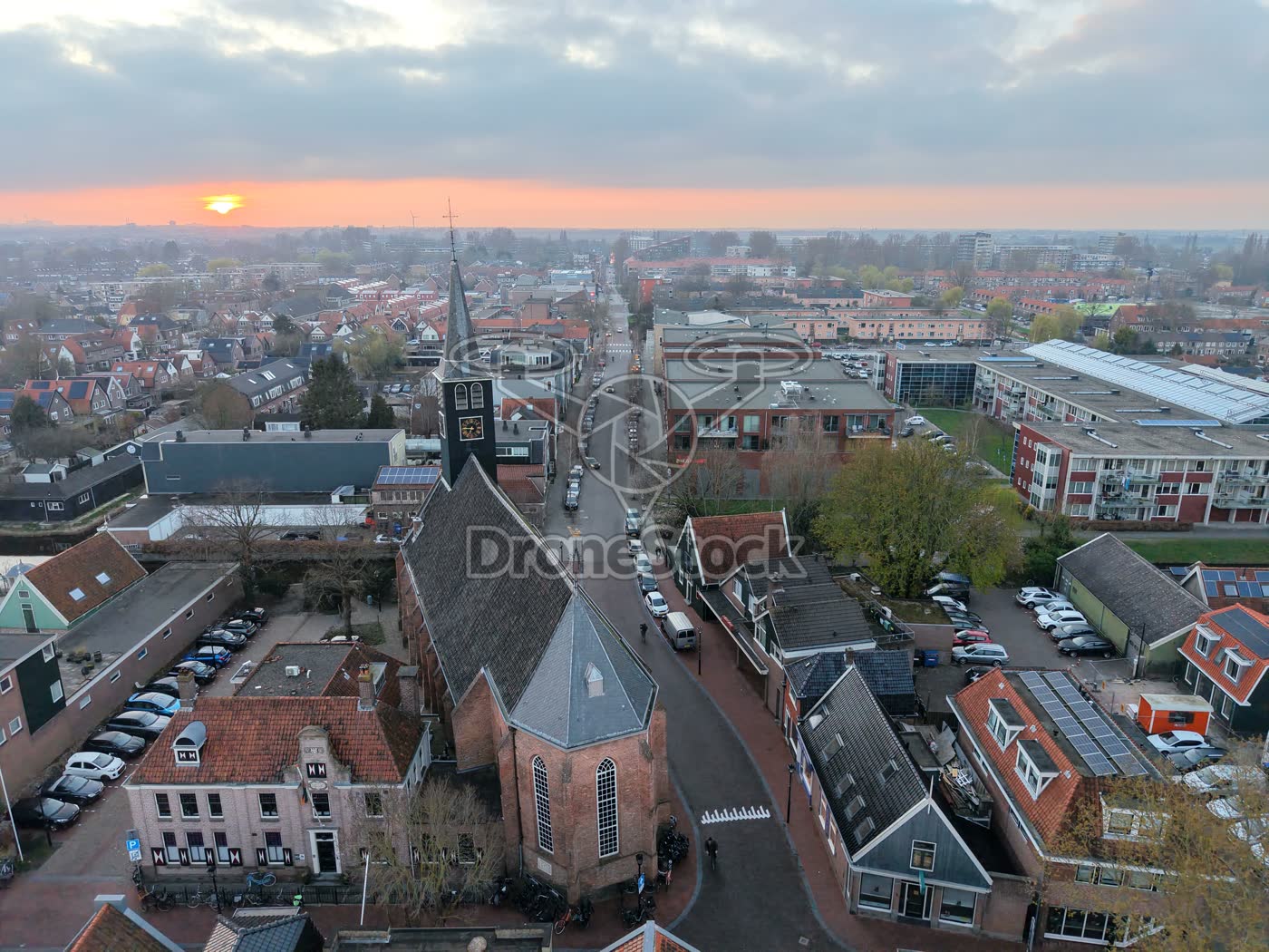 Nicolaaskerk Krommenie bij zonsondergang