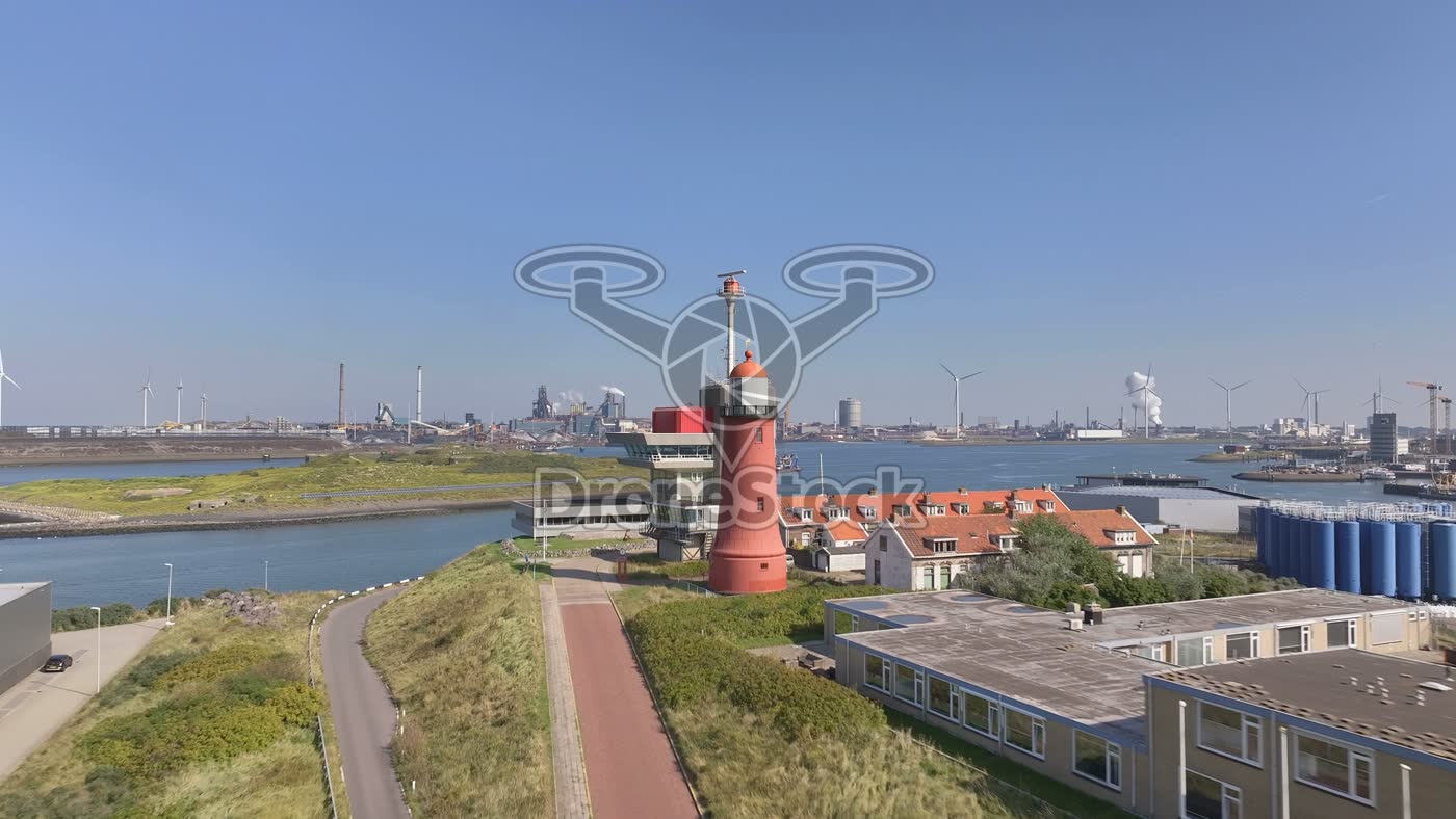 Lage vuurtoren en havenmond IJmuiden 2