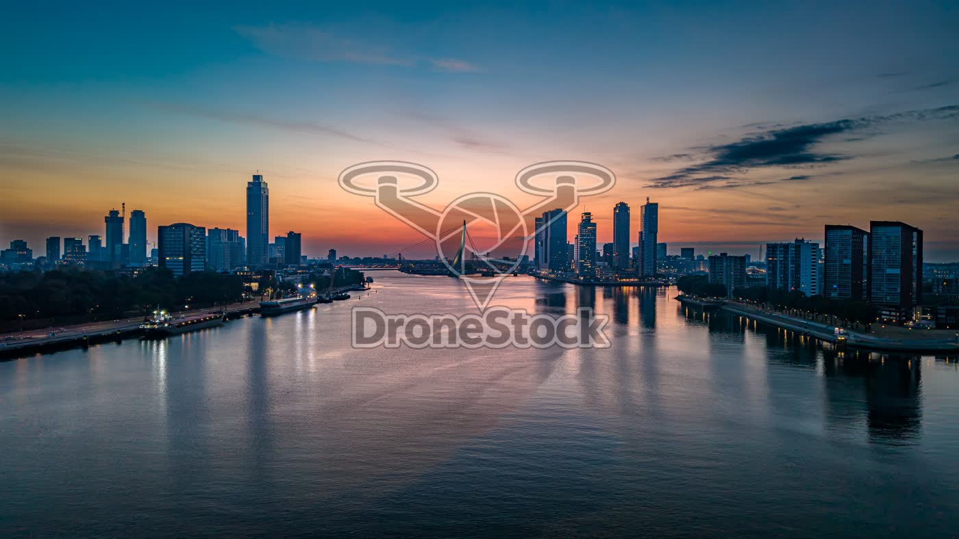 Zonsopkomst boven Rotterdam 8