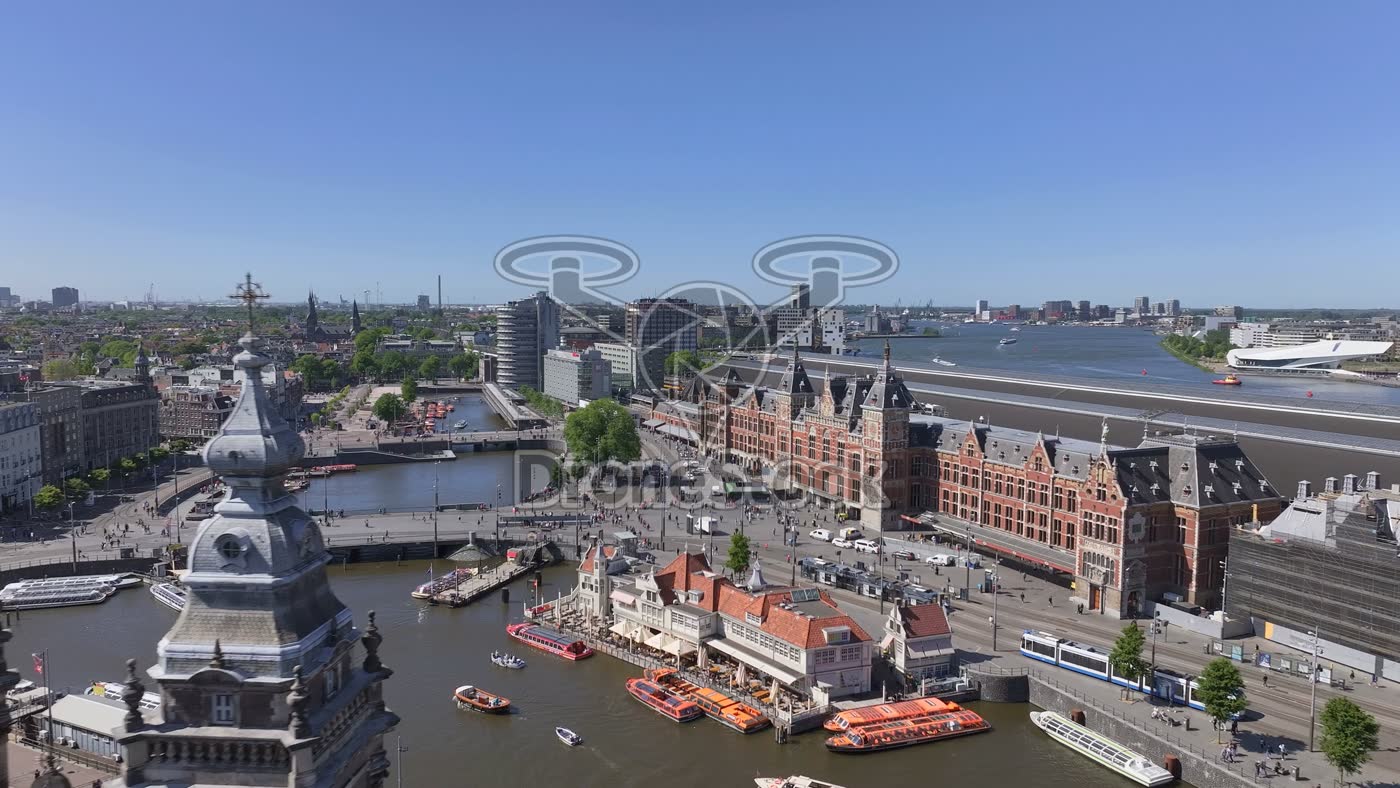 Amsterdam Centraal en Basiliek van de Heilige Nicolaas 2
