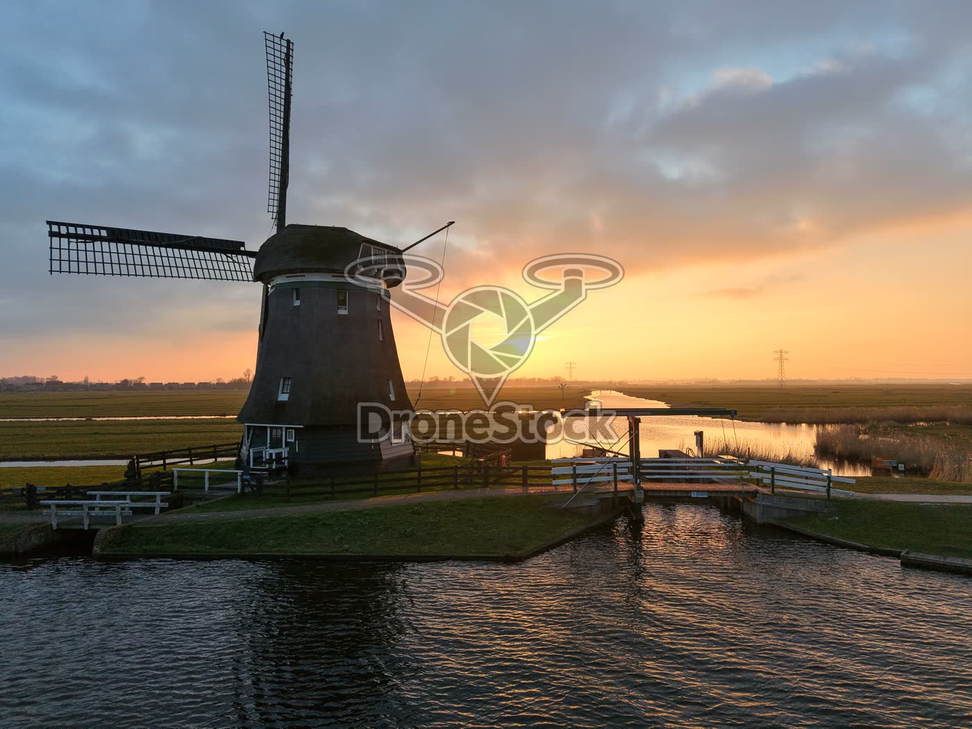 molen "de Woudaap" naast Krommeniedijk, Zonsondergang