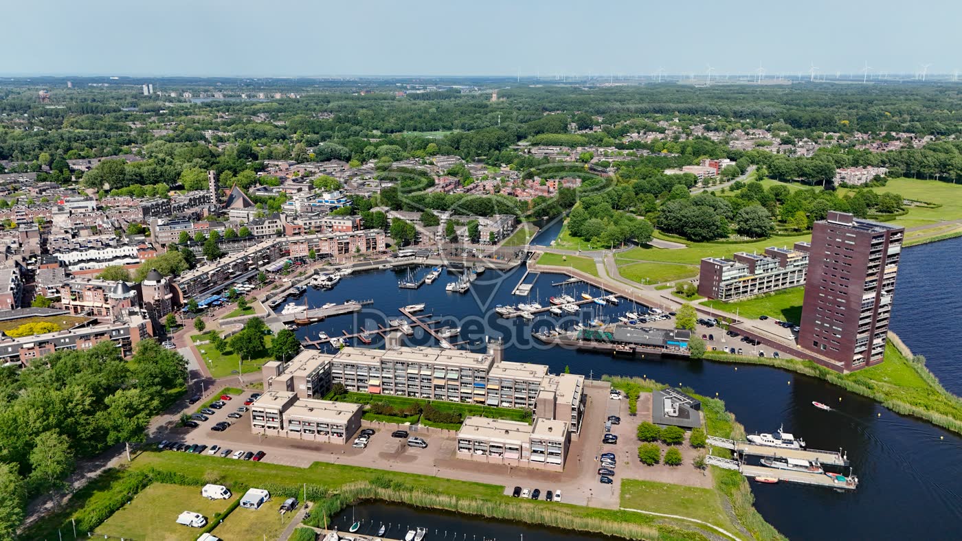 Havenkom en woongebouwen in Almere