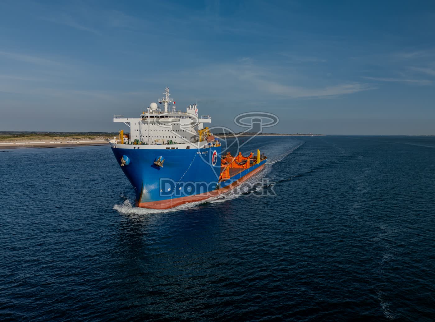 Close-up opname van de boeg van zwaarliftschip GPO Grace
