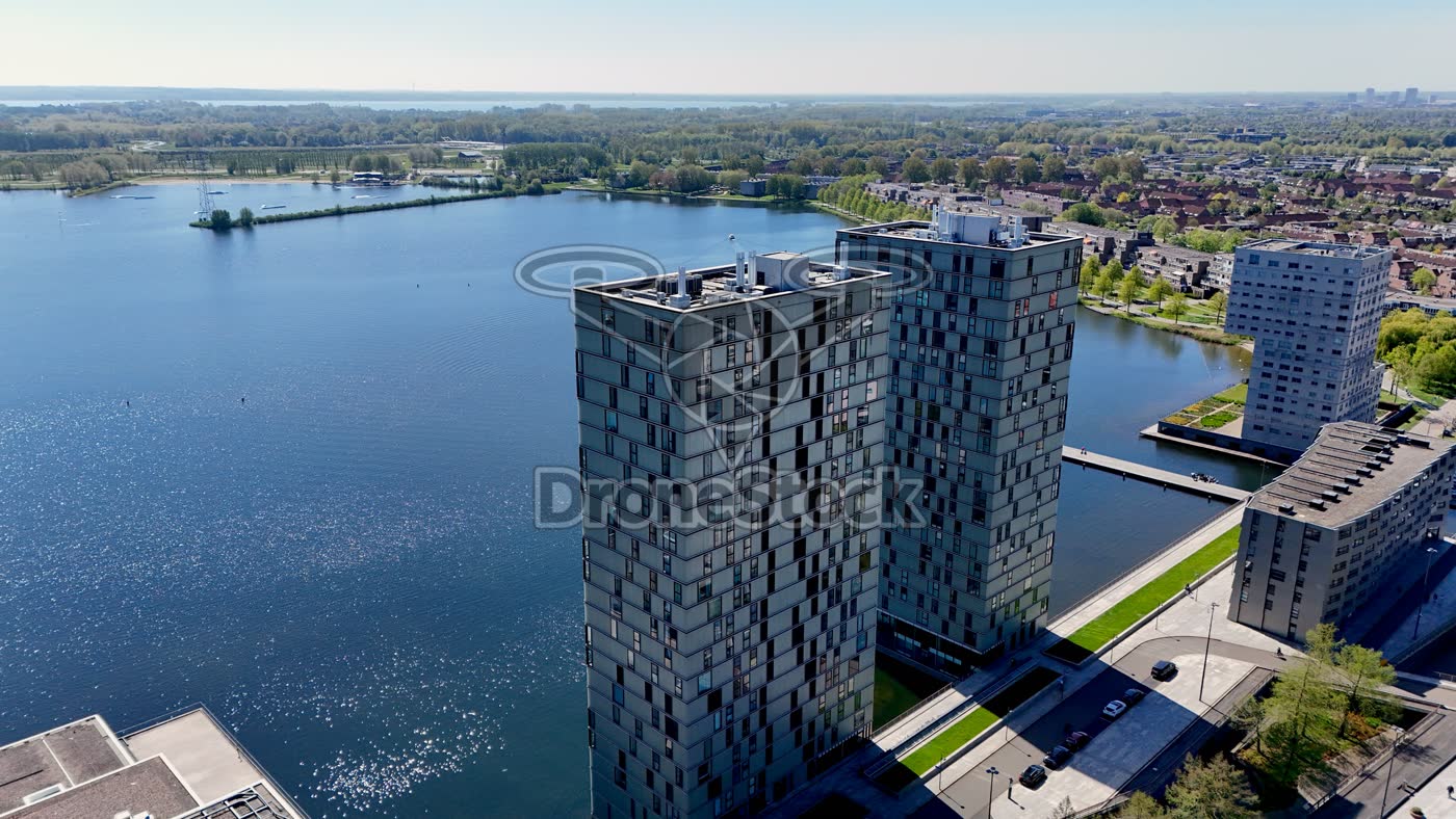 Woontorens bij het Weerwater
