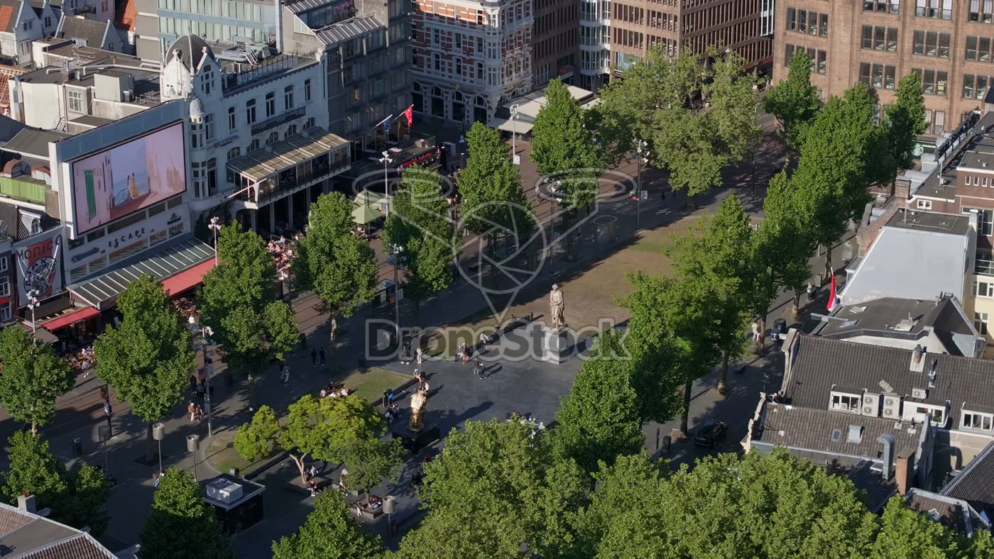 Rembrandtplein met standbeeld van Rembrandt 3