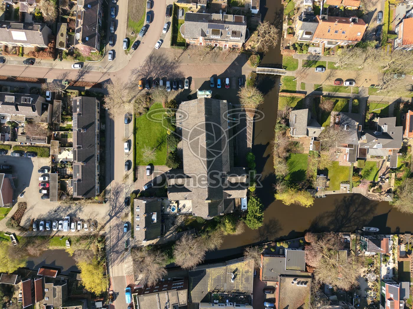 St. Petruskerk en woonwijk in Krommenie 2