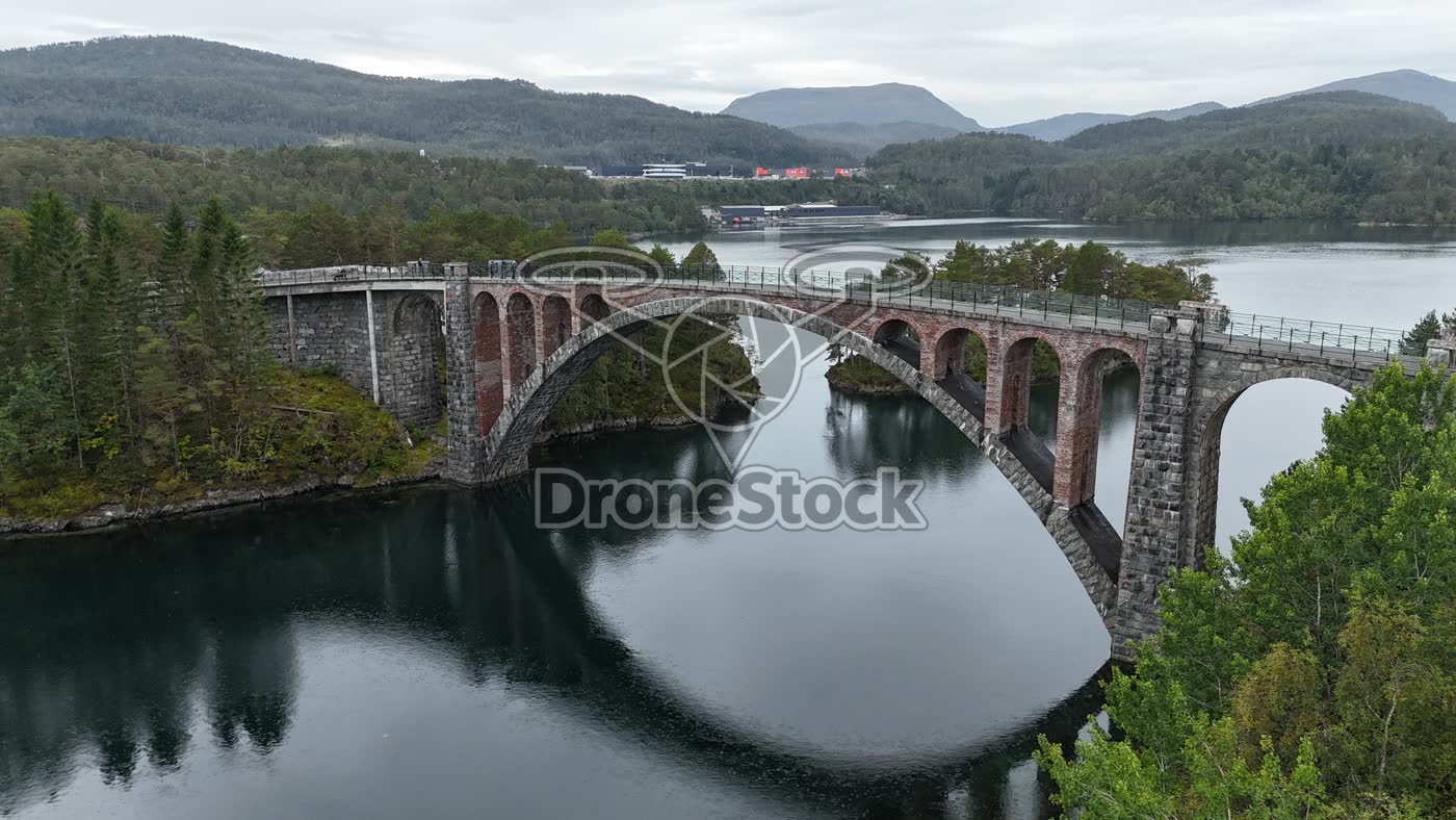 Boogbrug bij Straumen