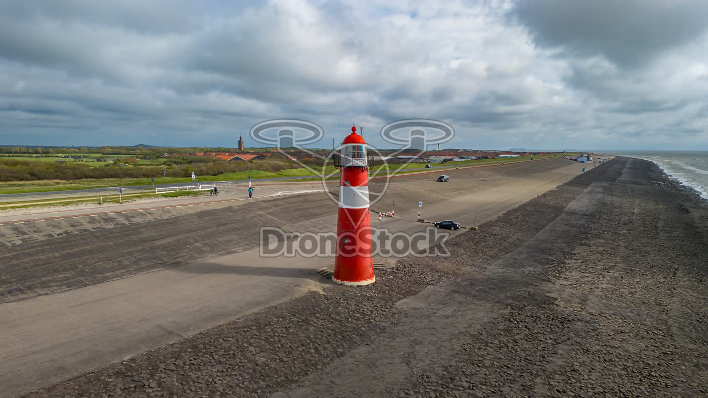 Vuurtoren Noorderhoofd met de kustlijn van Westkapelle