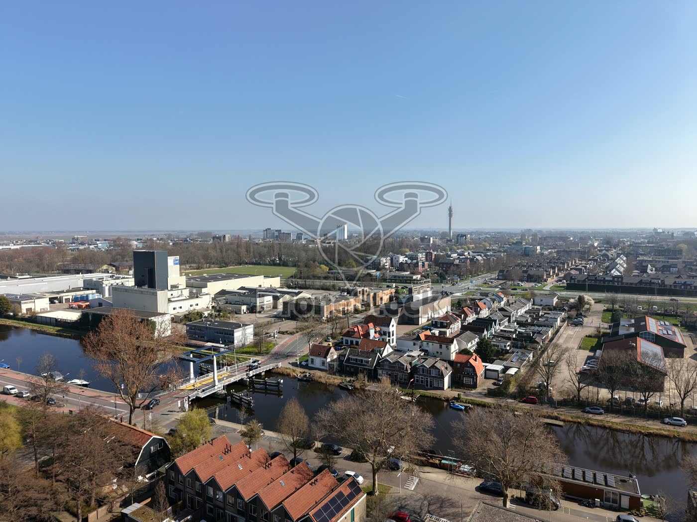 Vaartbrug bij Krommenie met industrie