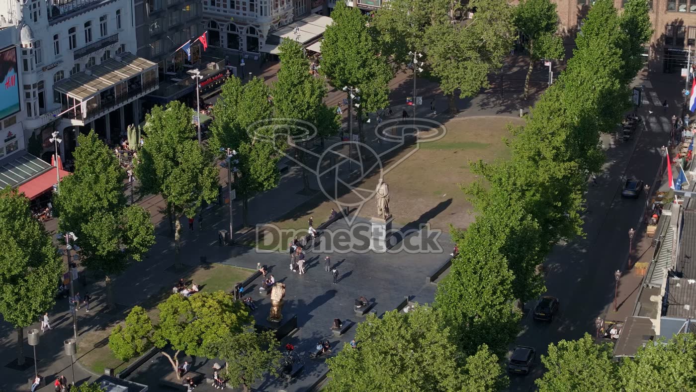 Rembrandtplein met standbeeld van Rembrandt 2