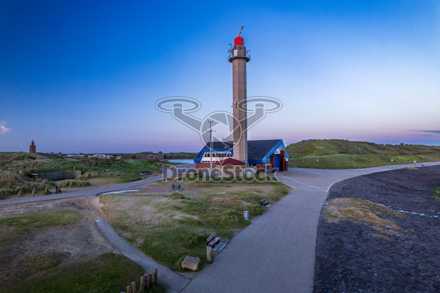 KNRM station Westkapelle met het dorp op de achtergrond