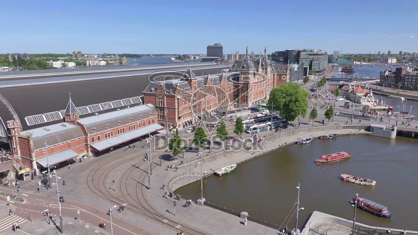 Stationsplein Amsterdam met tram 2