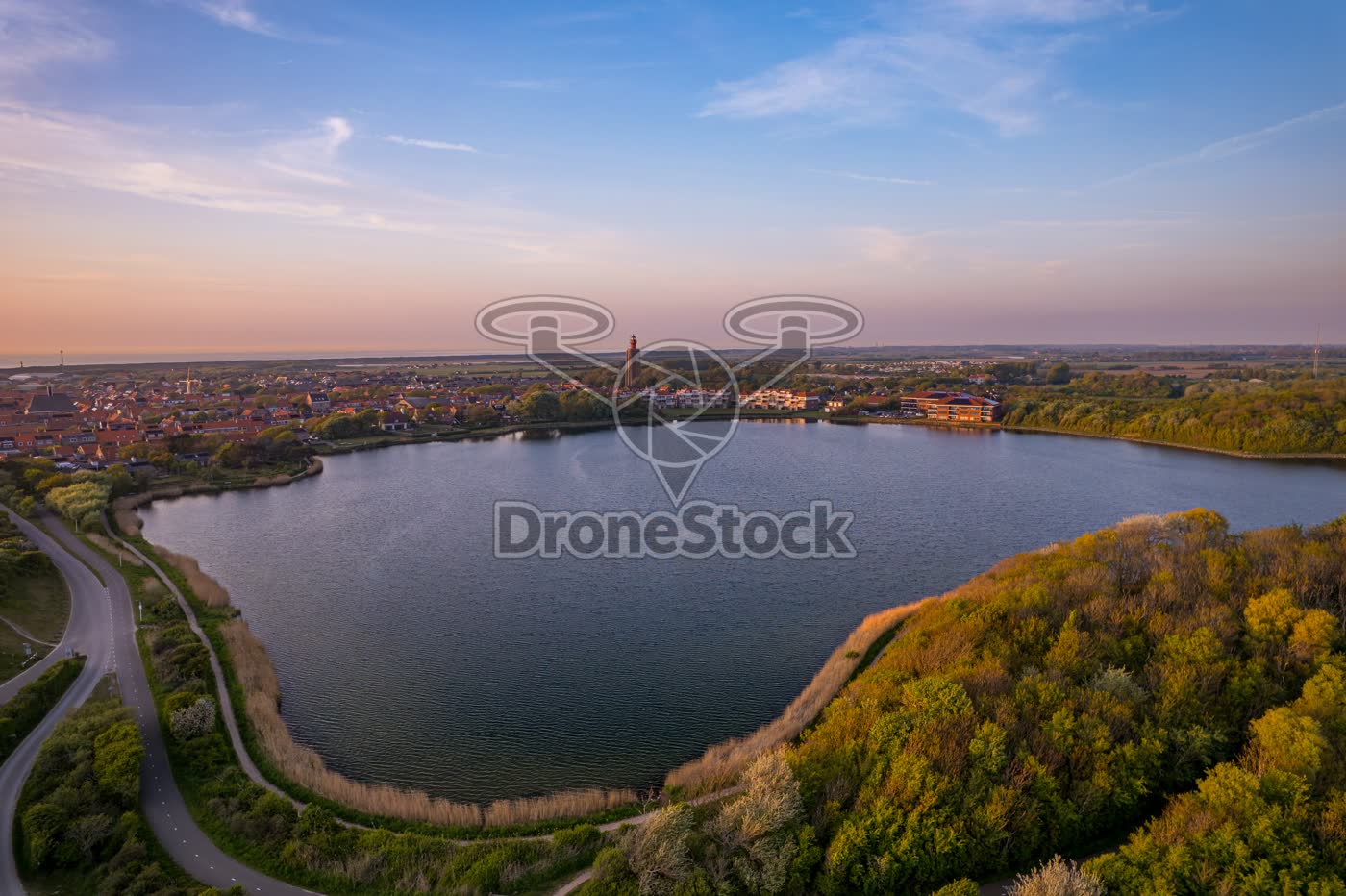 Westkappelse Kreek met het dorp op de achtergrond