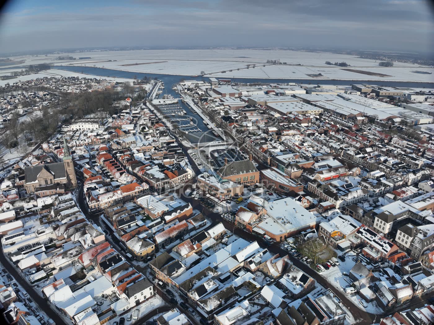 Genemuiden binnenhaven in sneeuw