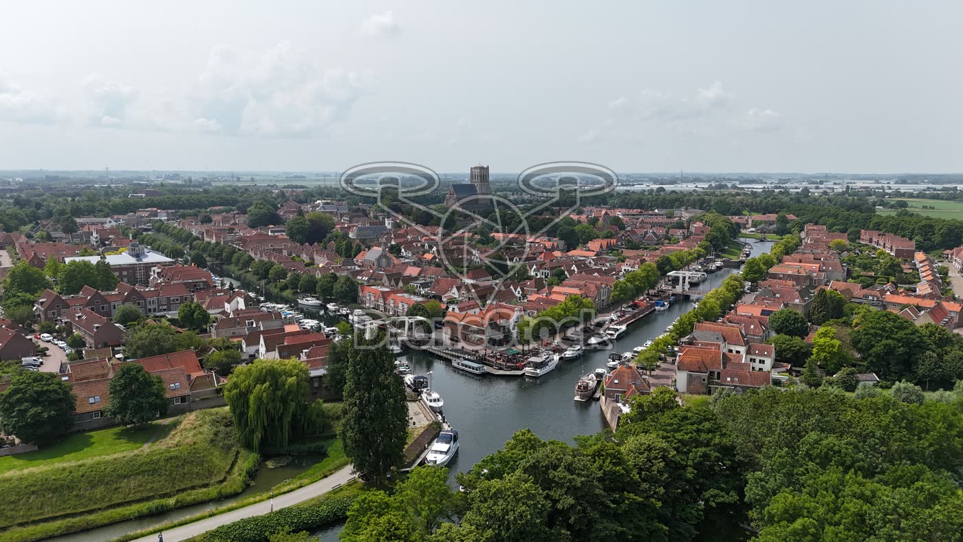 Brielle centrum met havenkanaal