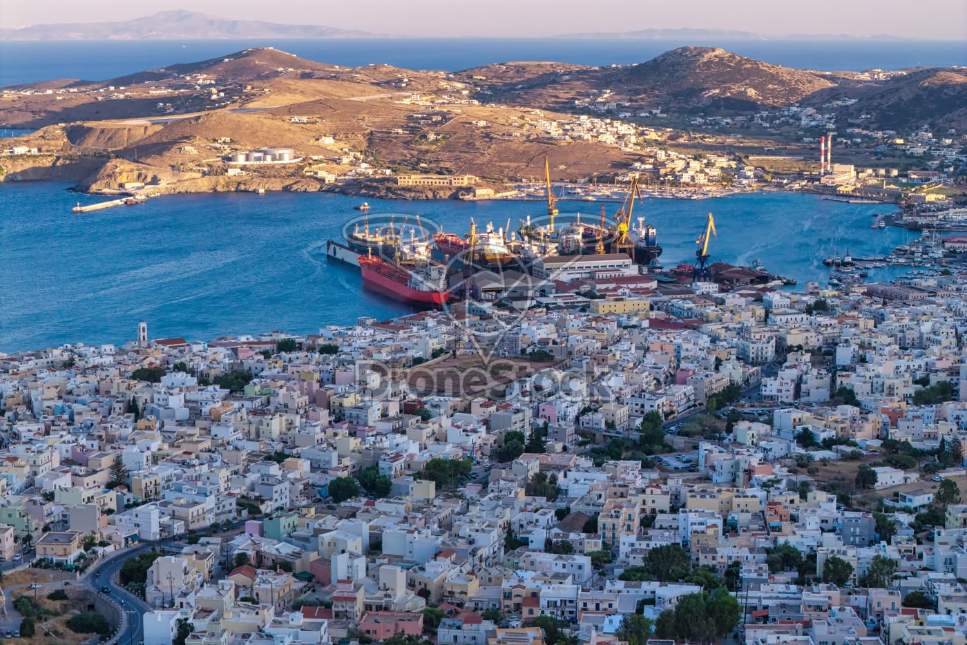 Scheepswerf en haven in Ano Syros