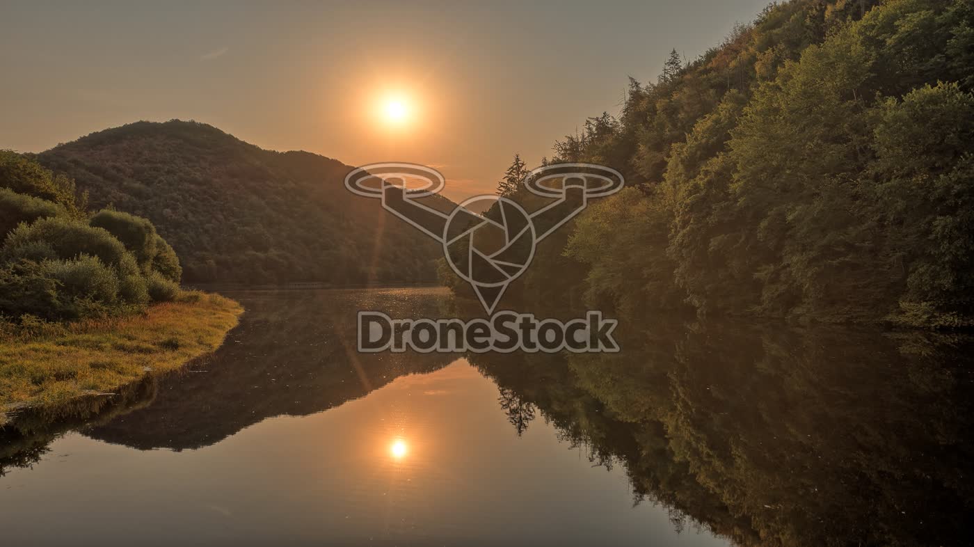 Zonsopkomst boven de Rursee in de Eifel, Duitsland 2