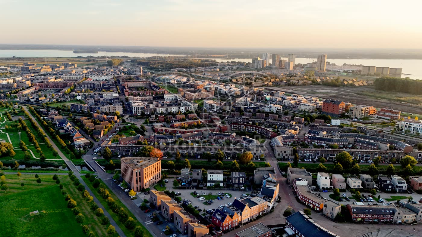 Almere - Poort zicht op hoogbouw