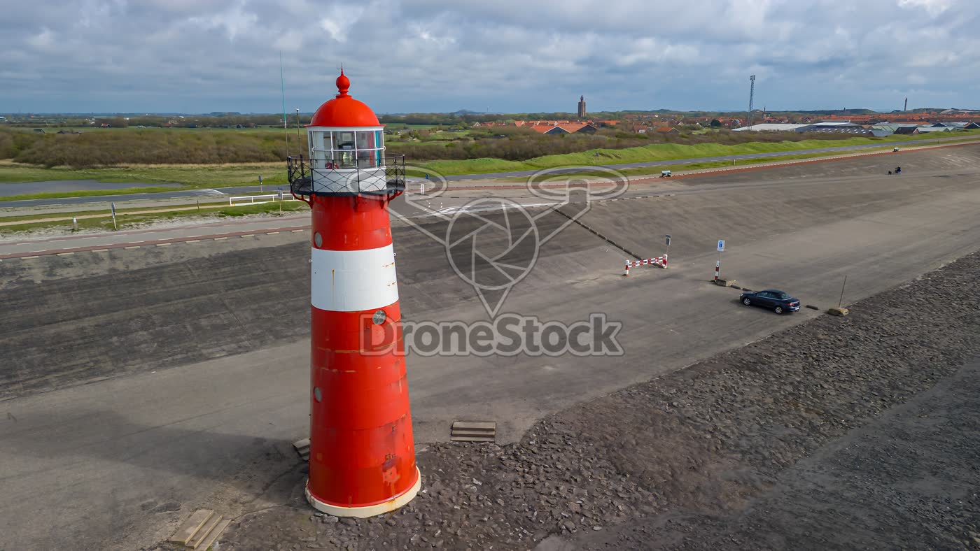 Vuurtoren Noorderhoofd op het dijkterrein bij Westkapelle