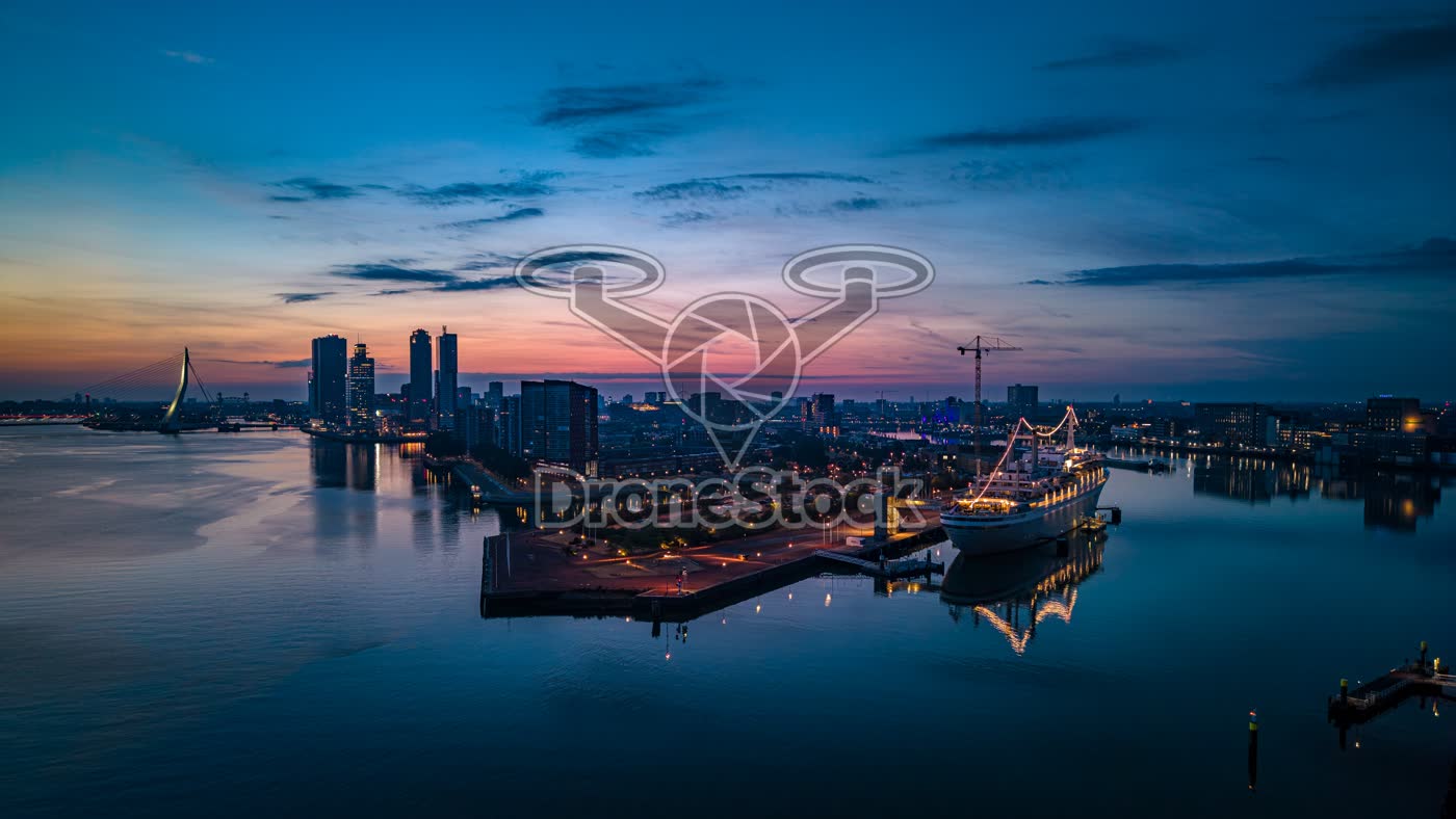 Zonsopkomst boven Rotterdam 1