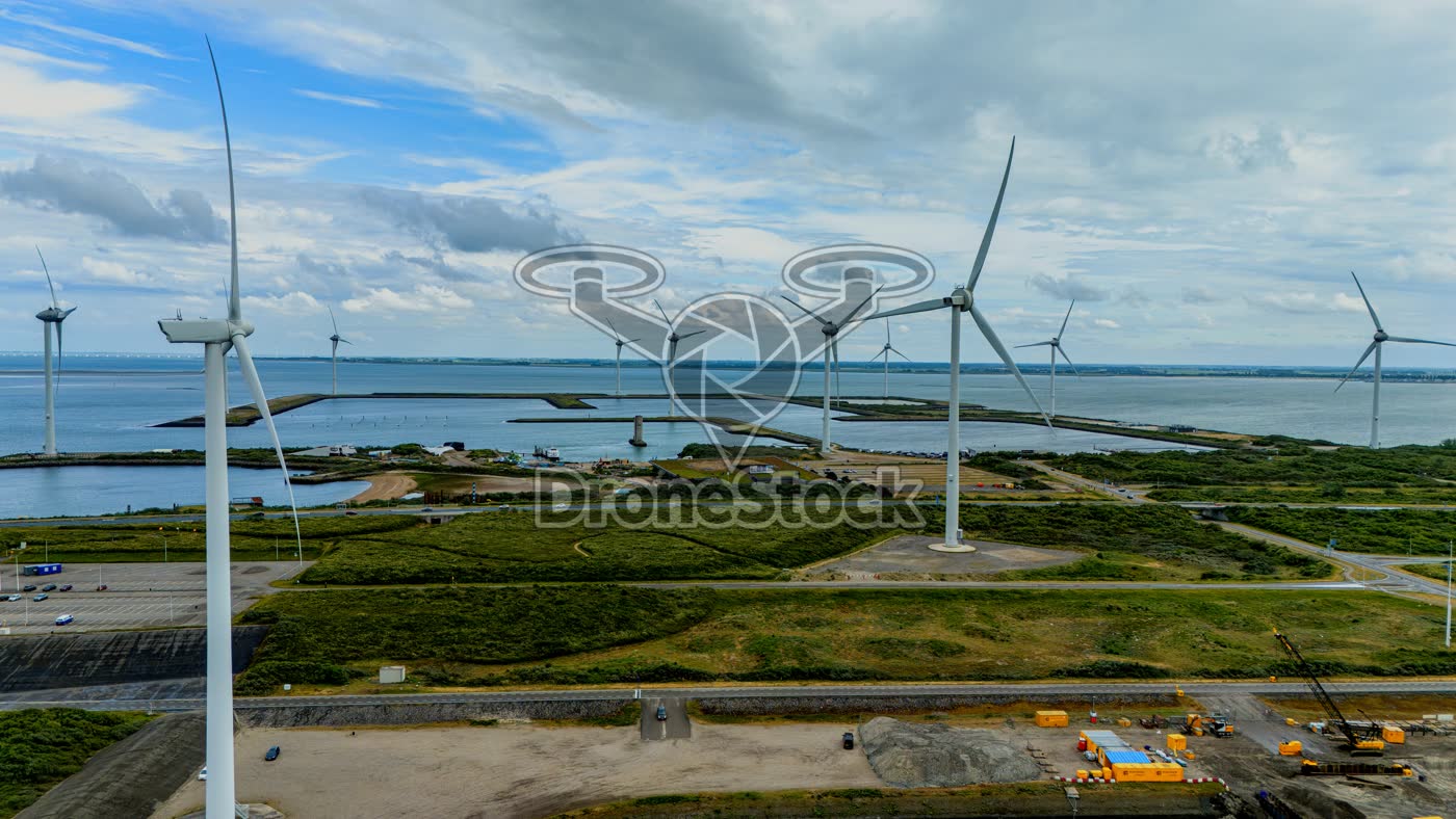 Oosterscheldekering met windmolens 2