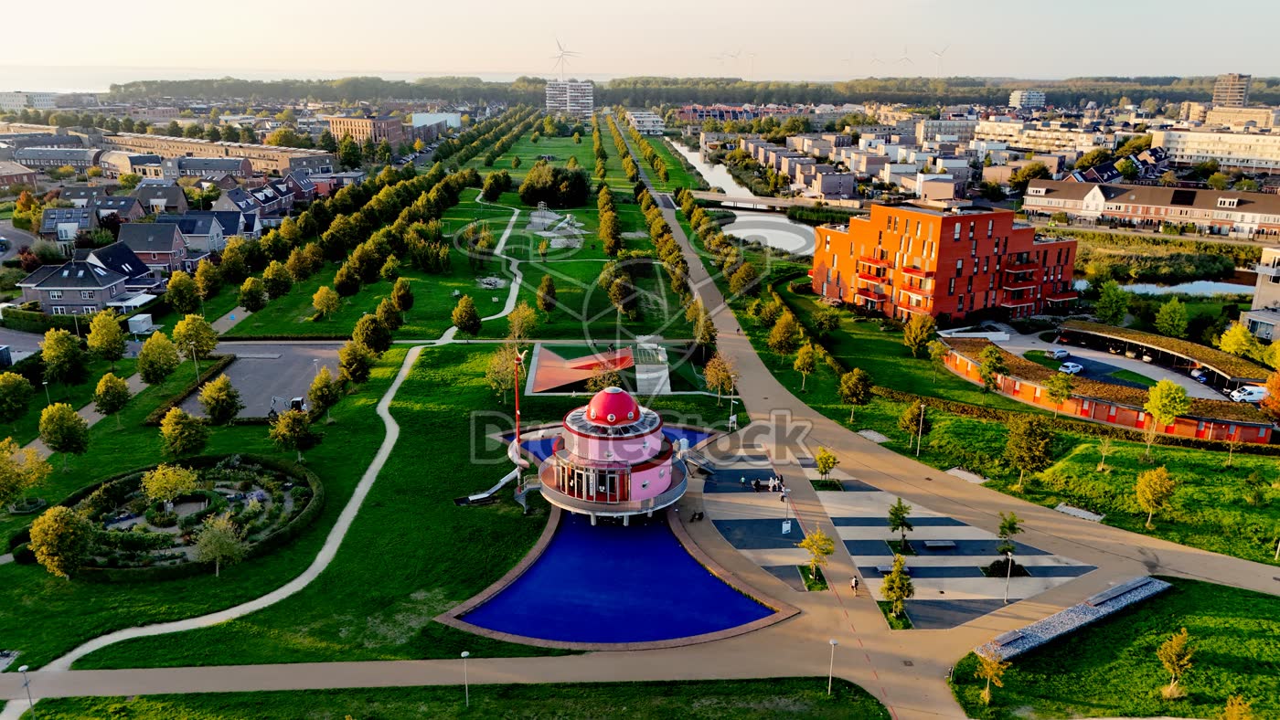 Almere - Poort Het Klokhuis in Cascadepark