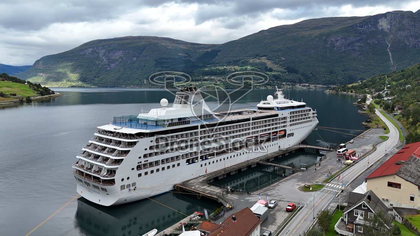 Cruiseschip in Olden haven