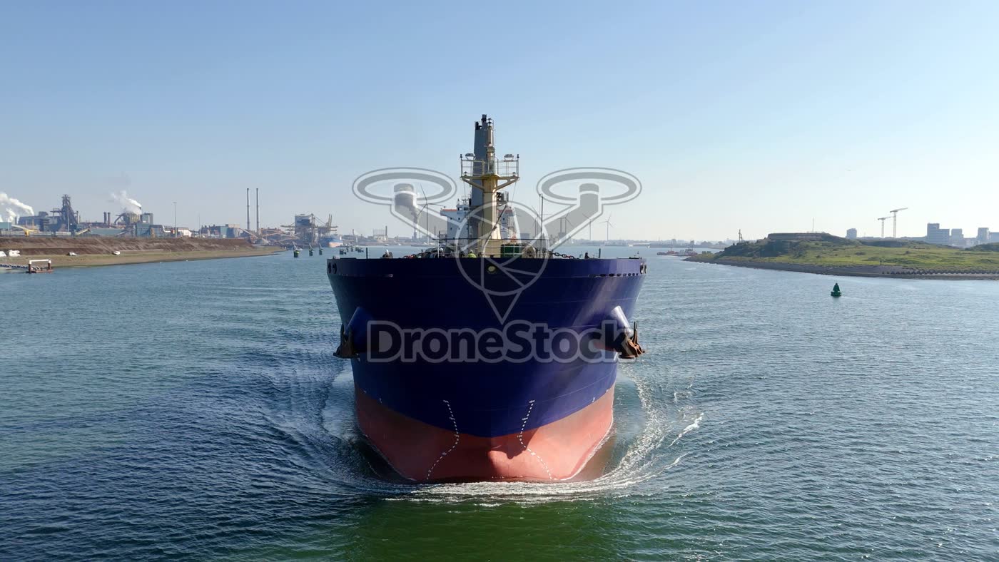 Bulkschip bij havenmond IJmuiden 2