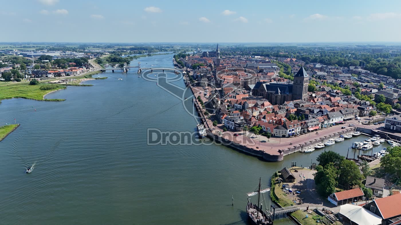 Onze Lieve Vrouwekerk en IJssel in Kampen
