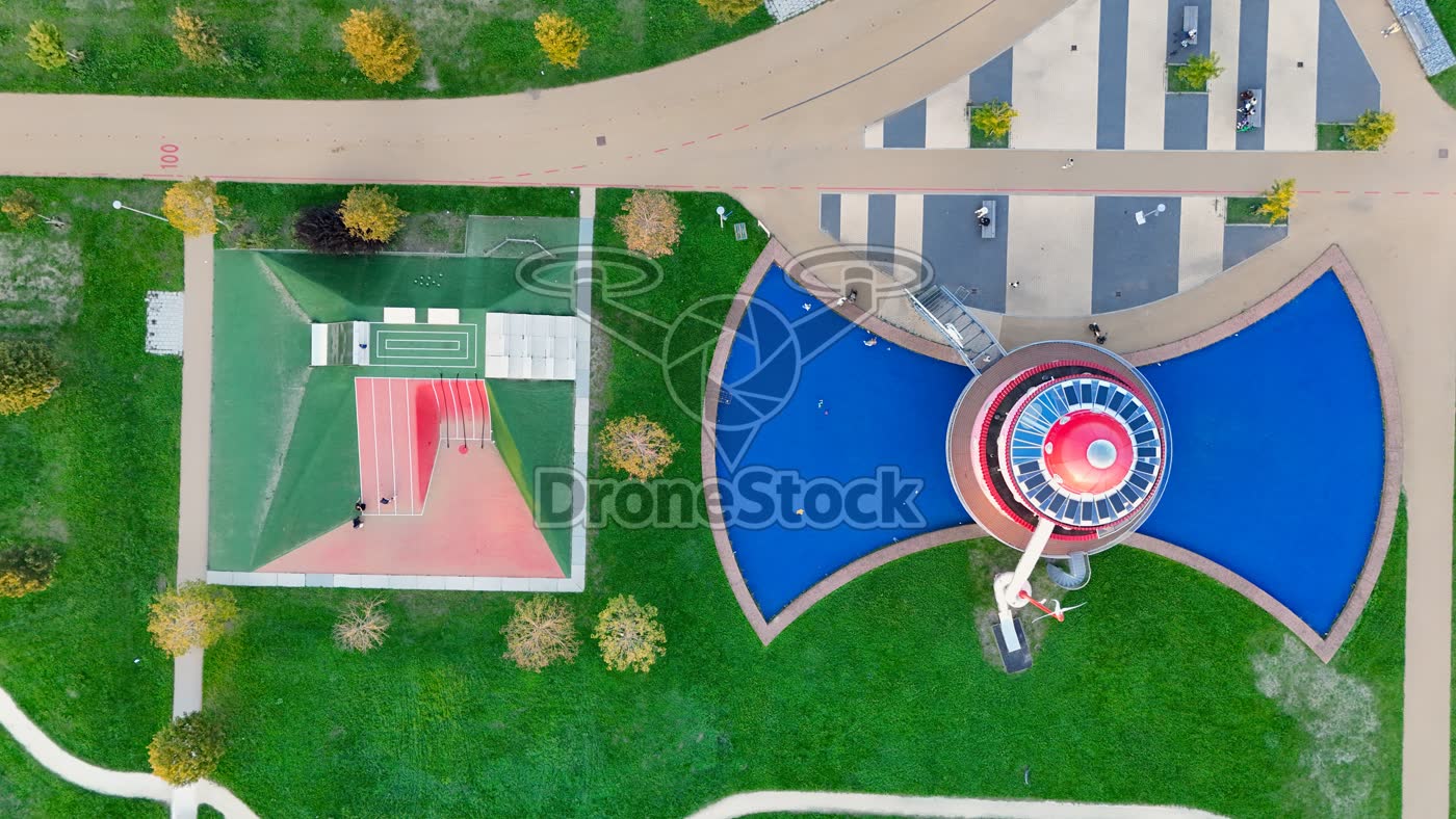 Almere - Poort Het Klokhuis van bovenaf in Cascadepark 3