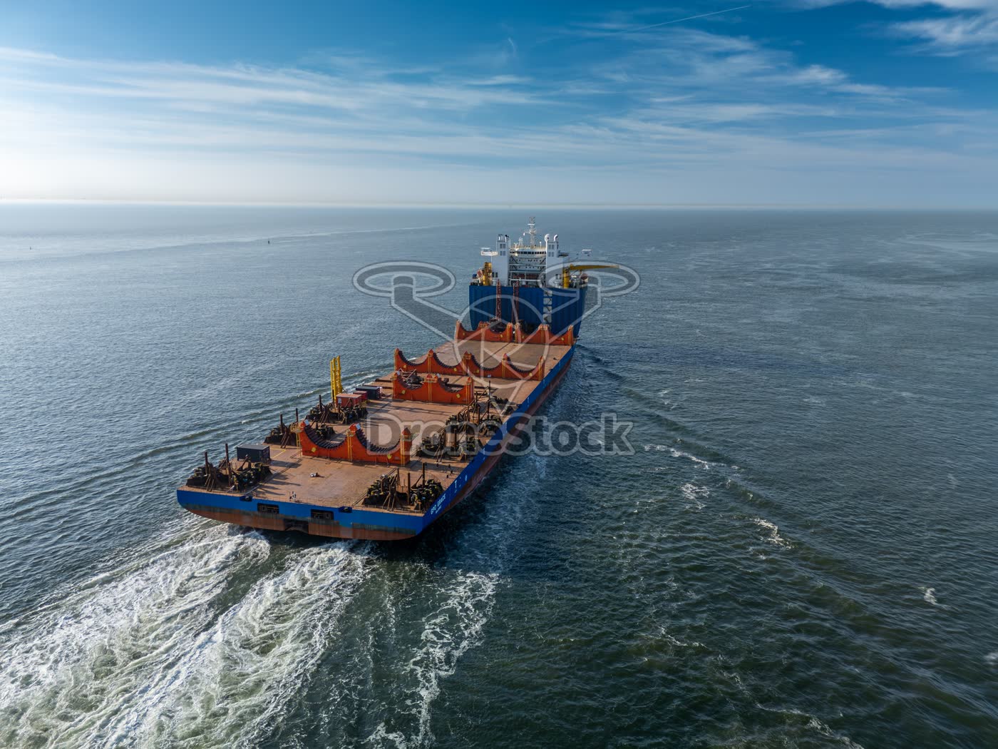 Zwaarliftschip GPO Grace op de open Noordzee voor de Zeeuwse kust
