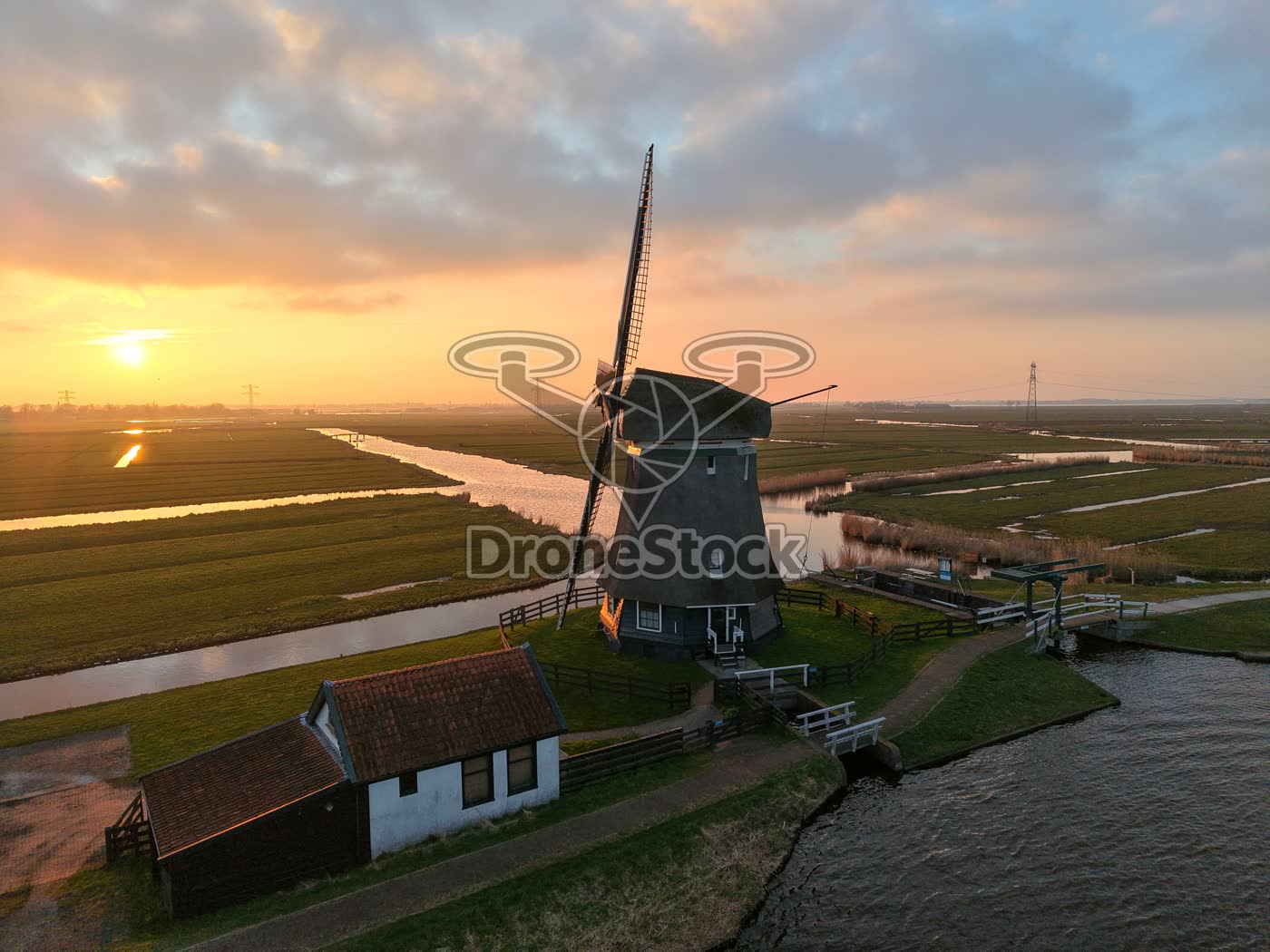Poldermolen De Woudaap bij Krommeniedijk 2