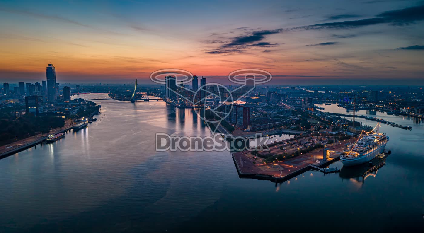 Zonsopkomst boven Rotterdam 7