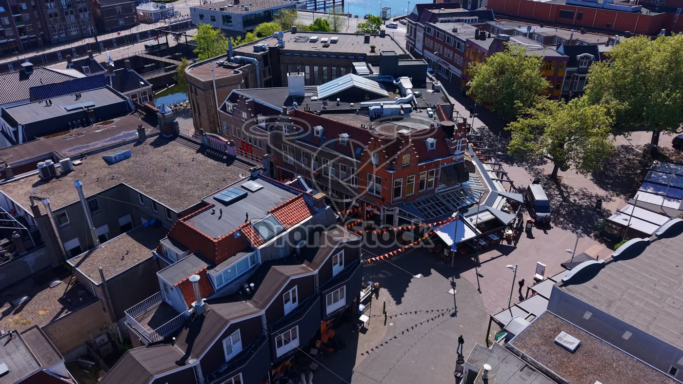 De Dam met cafés in centrum Zaandam 2