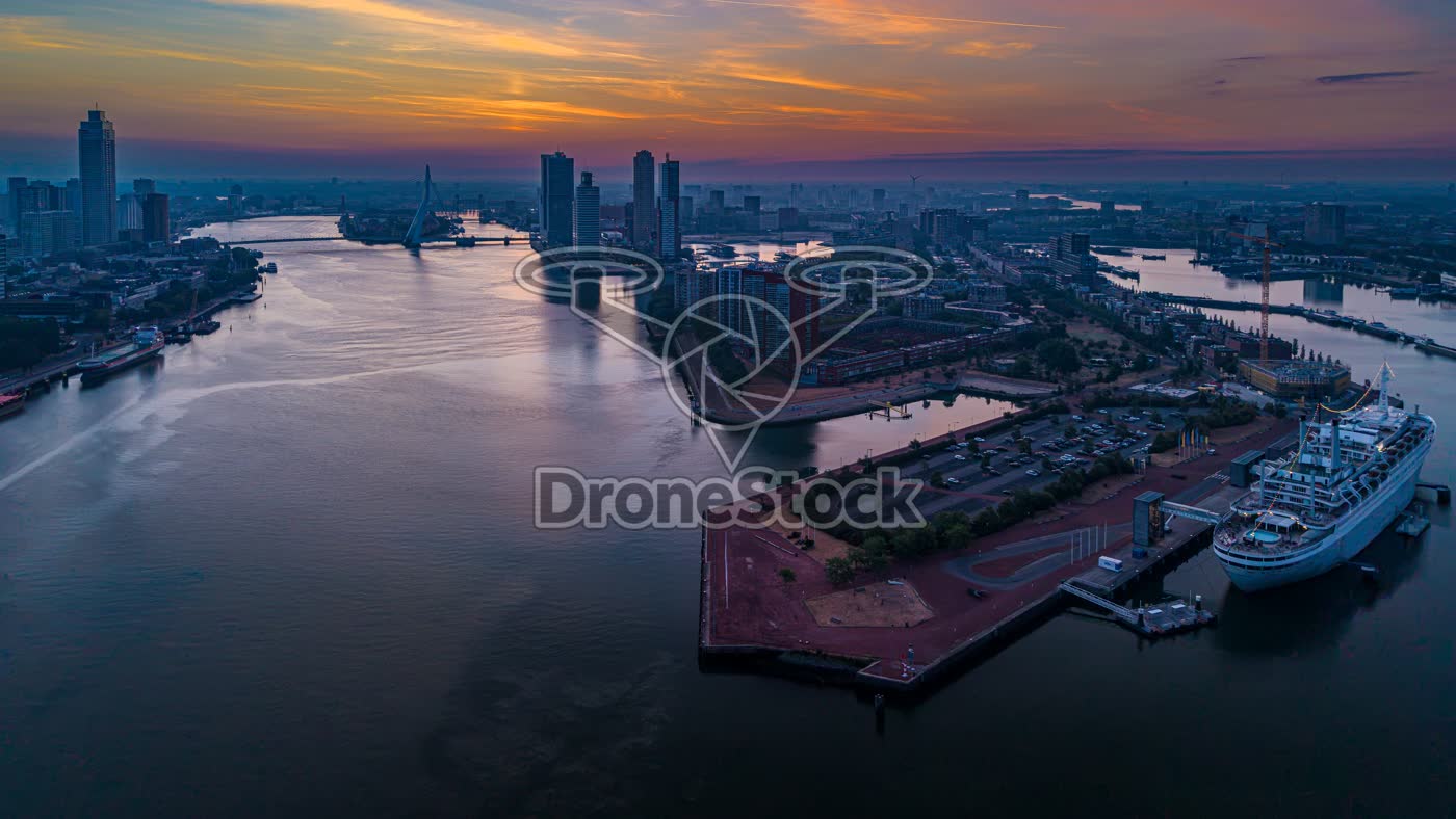Zonsopkomst boven Rotterdam 10