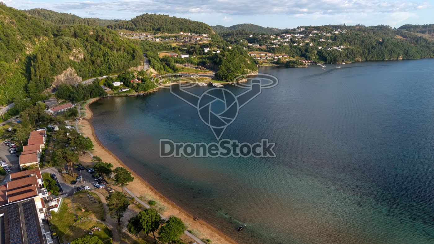 Lyngdal kust met strand en haven