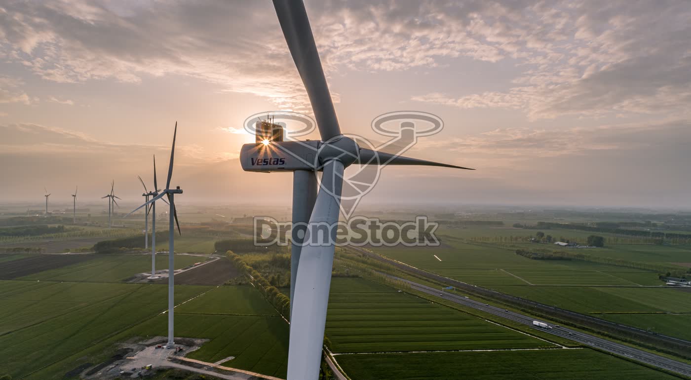 Windturbine bij A15 Neerijnen