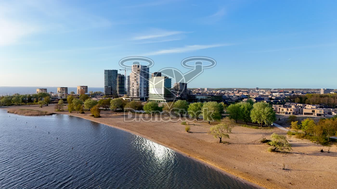 Appartemententorens bij Almere Strand Poort