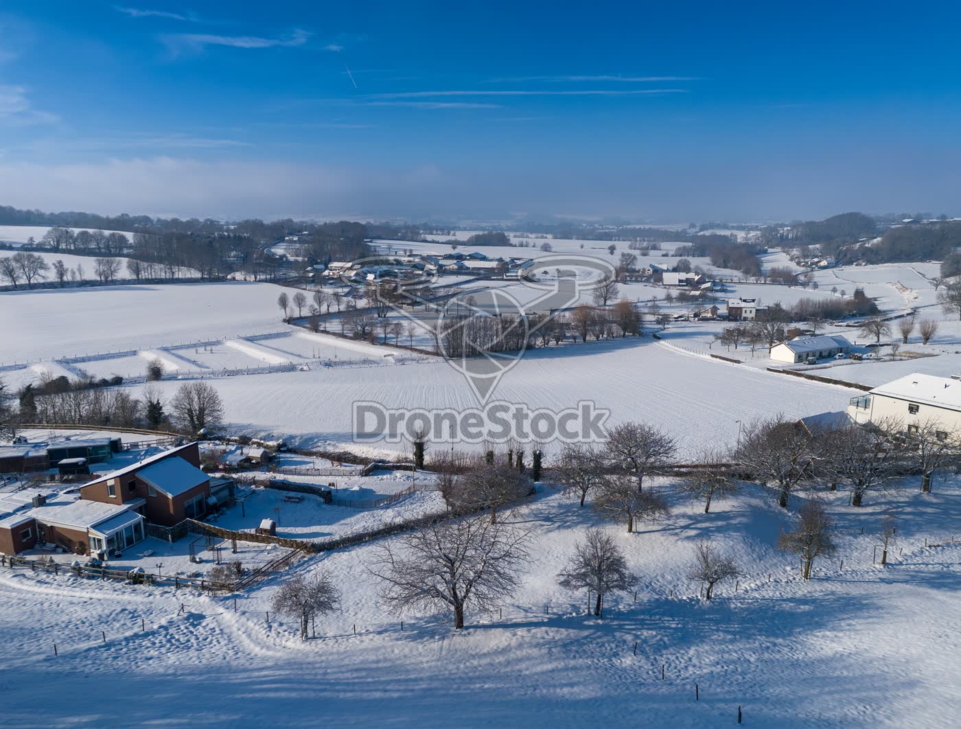 Sneeuwbedekt Limburgs heuvellandschap bij Vijlen