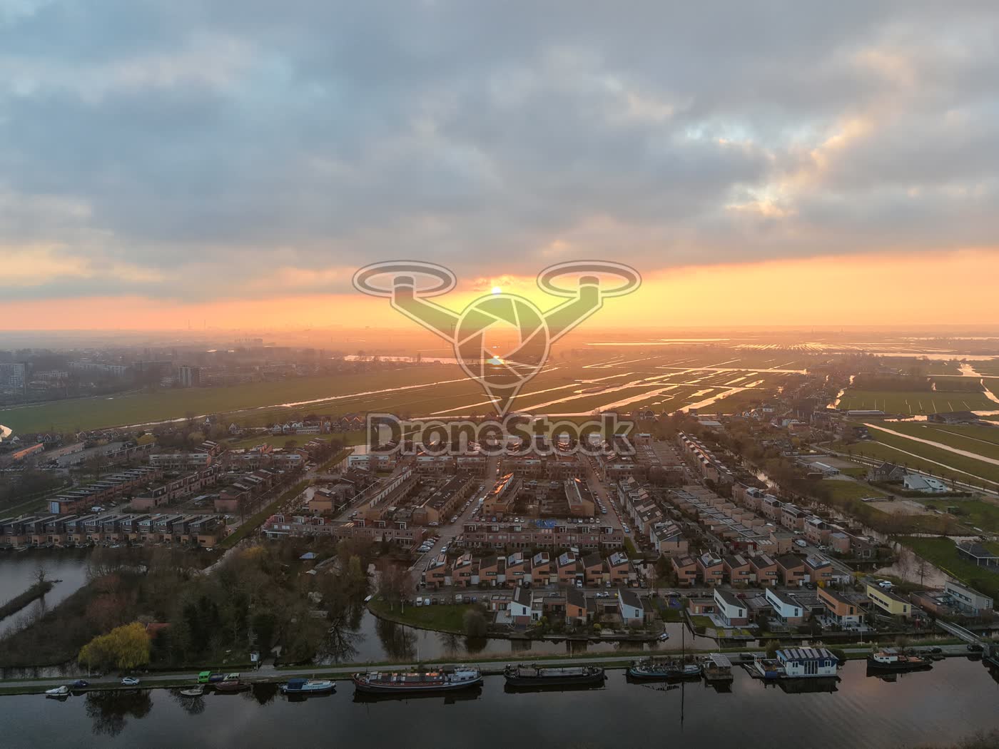 Woonwijk Willis bij zonsondergang