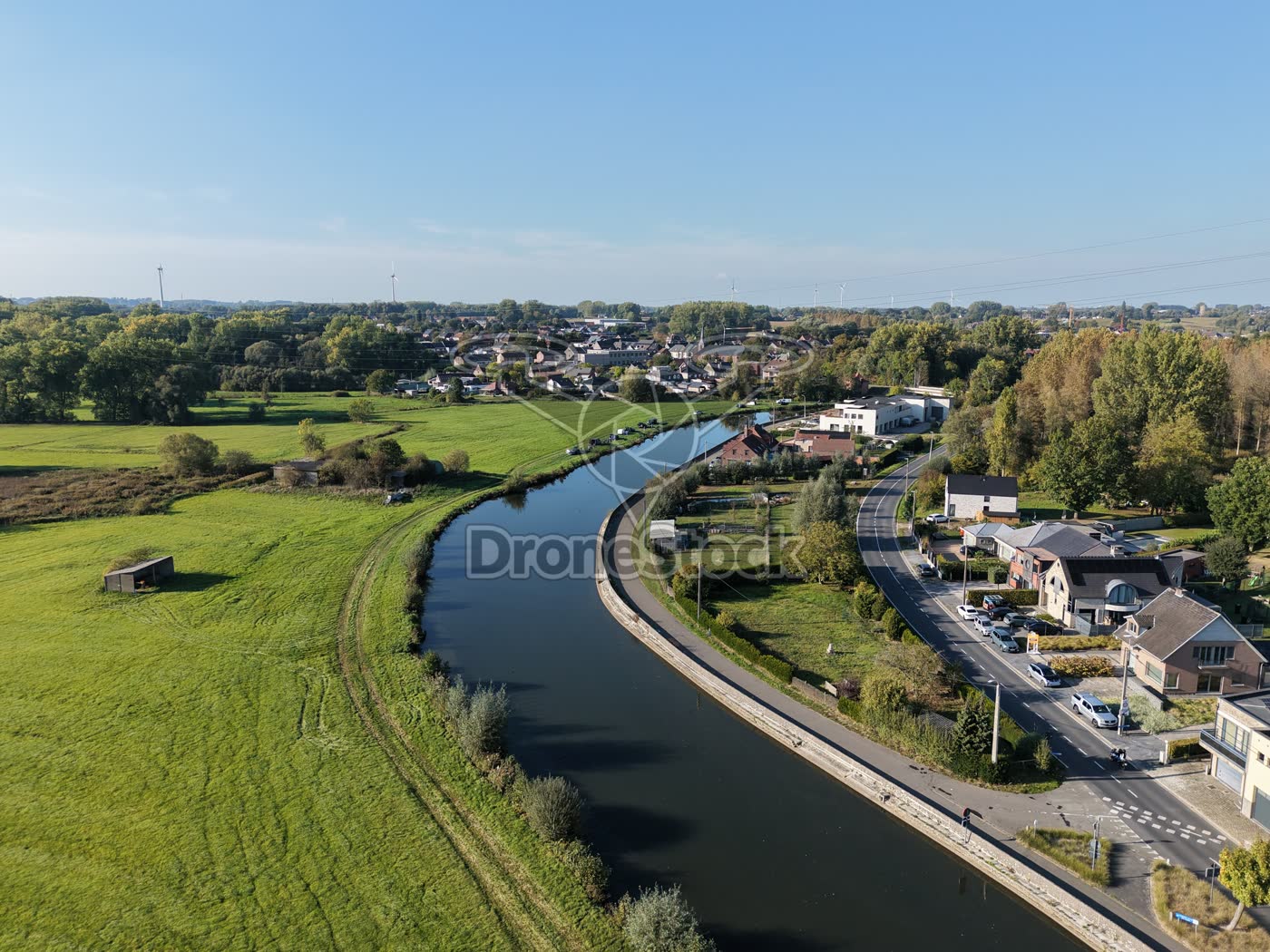 De Dender die kronkelt doorheen het Pajotse landschap
