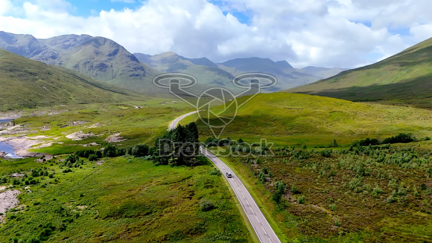 Weg bij Loch Cluanie, Schotland