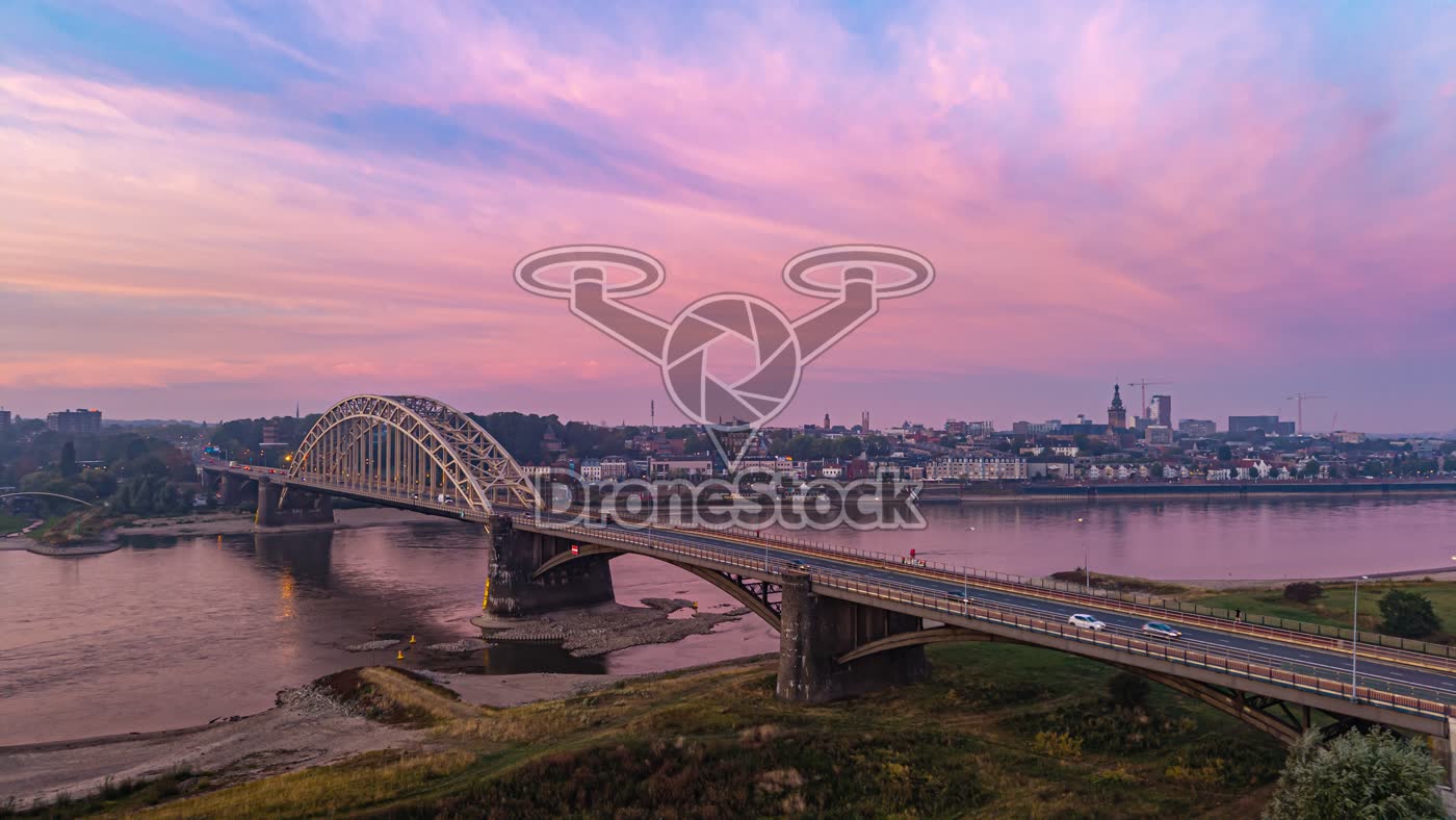 Waalbrug bij de Waal, Nijmegen